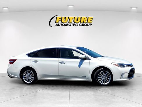 Used 2016 Toyota Avalon Limited w/ Toyota Safety Sense Package FWD image 3