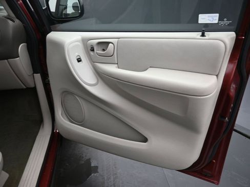 Used 2007 Chrysler Town & Country Touring w/ Luxury Group image 18