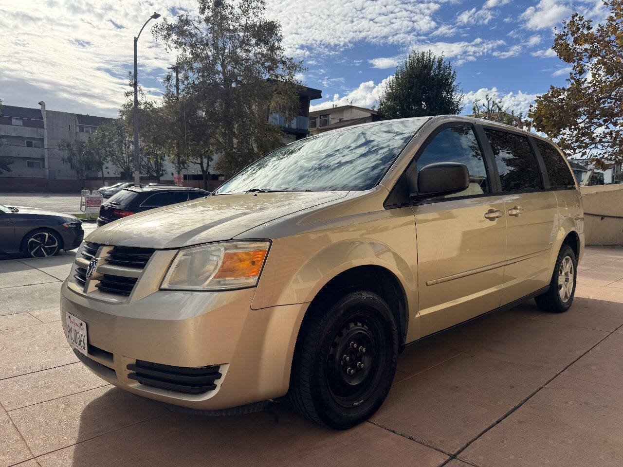 Used 2010 Dodge Grand Caravan SE w/ Climate Group FWD image 5