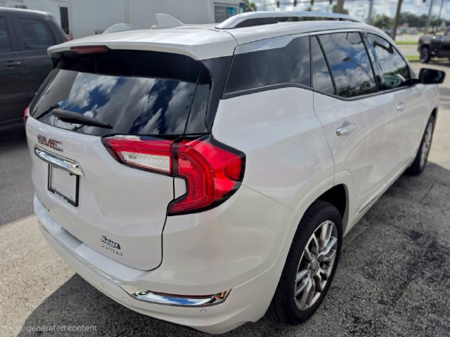 Used 2024 GMC Terrain Denali w/ Denali Premium Package AWD/4WD image 5