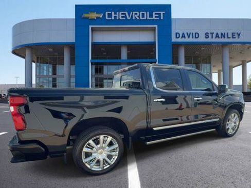 Used 2025 Chevrolet Silverado 1500 High Country AWD/4WD image 8