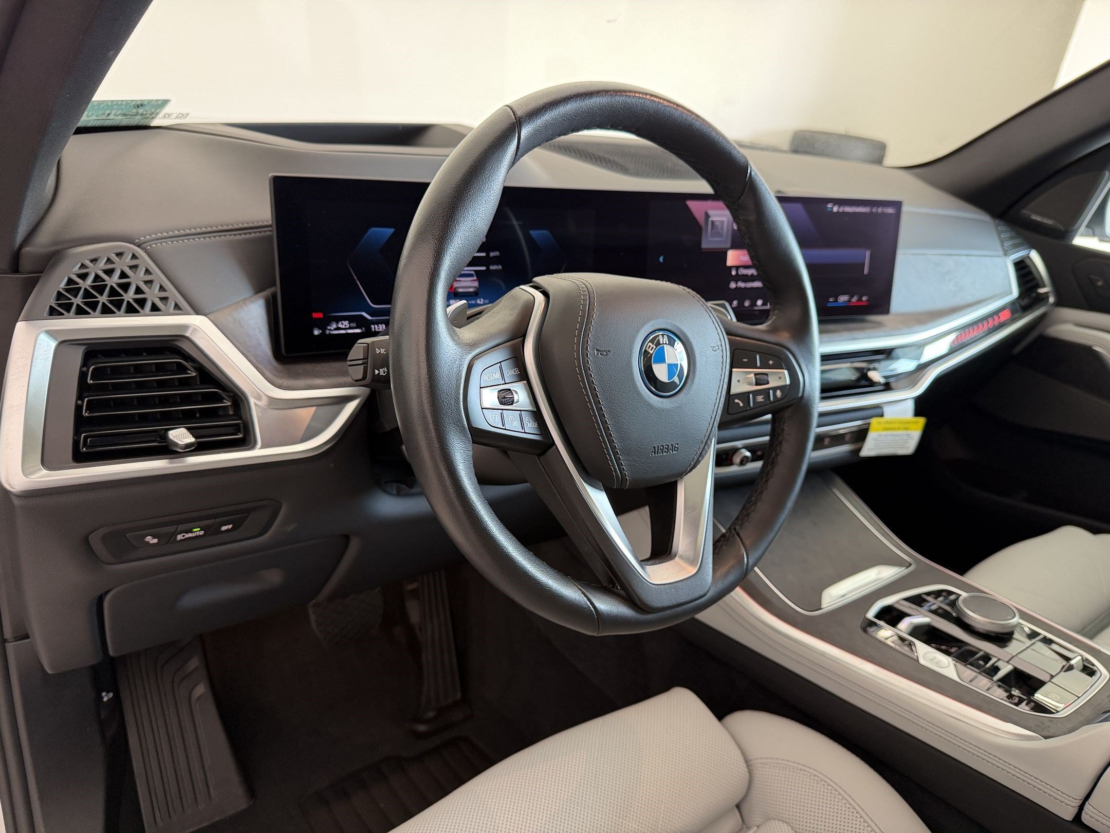 Used 2026 BMW X5 xDrive50e w/ Climate Comfort Package AWD/4WD image 4