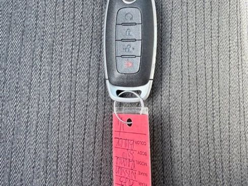 Used 2023 Nissan Rogue SV image 30