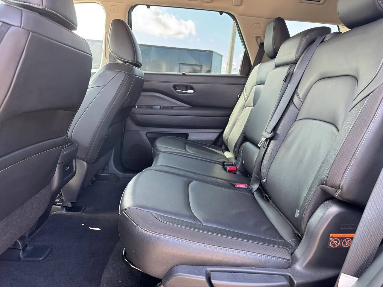 Used 2025 Nissan Pathfinder SL w/ Cargo Package AWD/4WD image 14