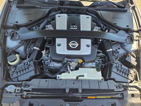 Used 2011 Nissan 370Z Coupe image 22