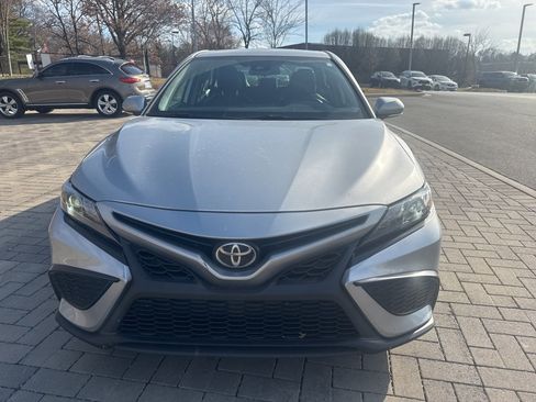 Certified 2022 Toyota Camry SE image 2