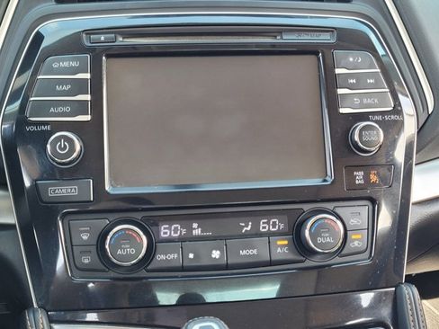 Used 2016 Nissan Maxima SR w/ Interior Lighting Package image 12