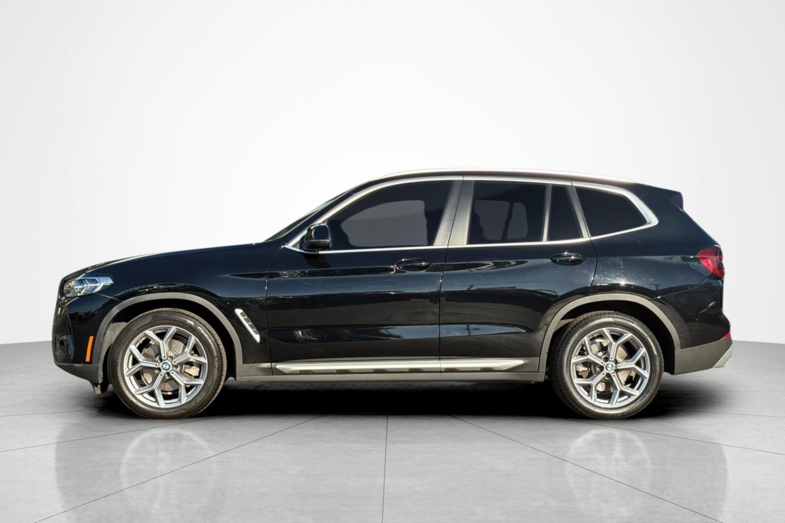 Used 2024 BMW X3 sDrive30i w/ Premium Package RWD image 2