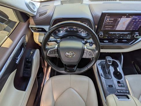 Used 2020 Toyota Highlander Platinum image 18
