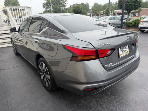 Used 2022 Nissan Altima 2.5 SV FWD image 5