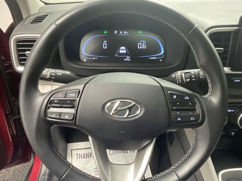 Used 2024 Hyundai Venue SEL FWD image 14