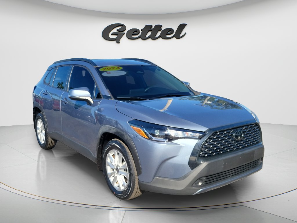 Used 2024 Toyota Corolla Cross LE w/ Moonroof Package FWD image 3