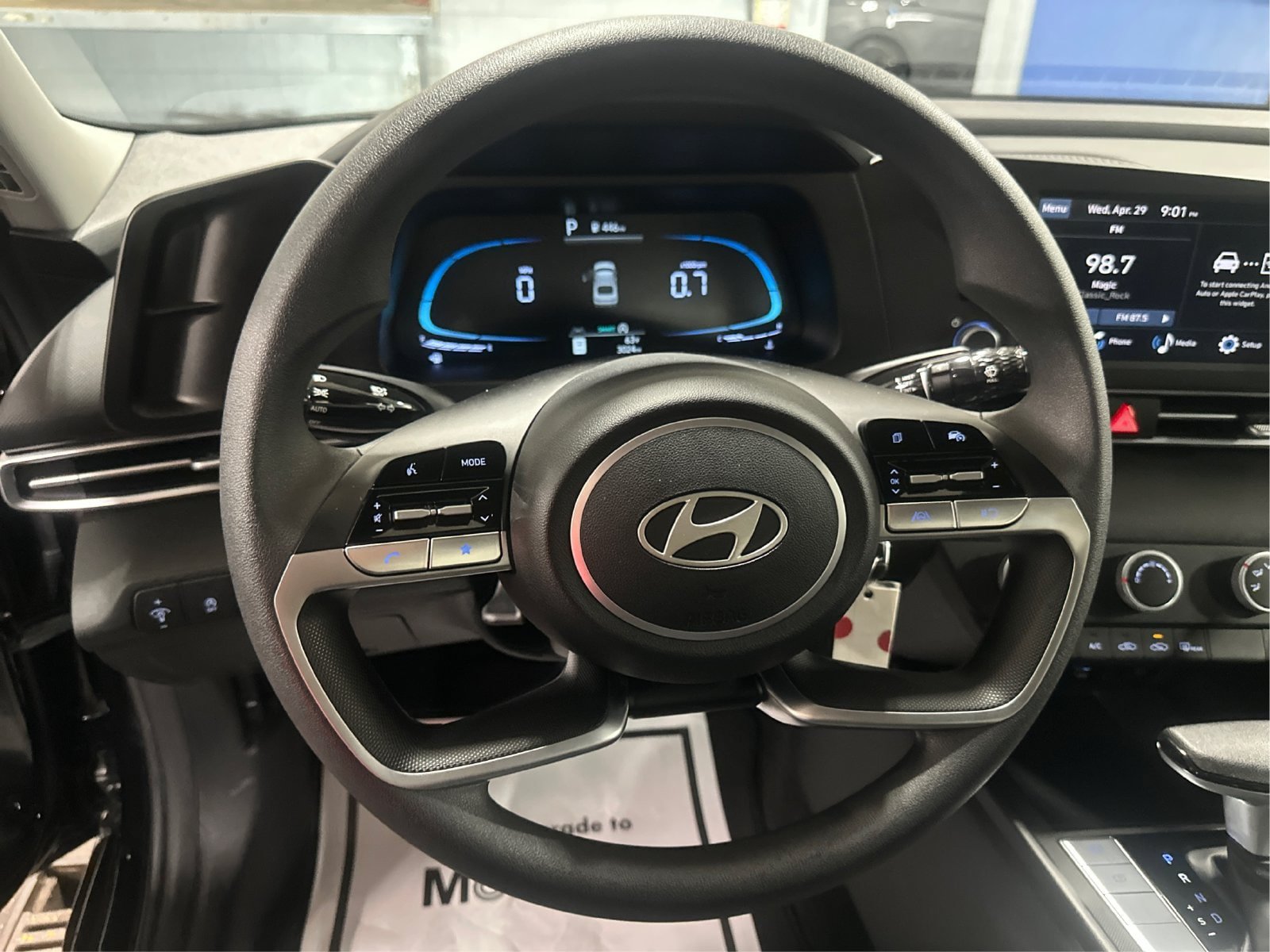 Used 2026 Hyundai Elantra SE FWD image 18