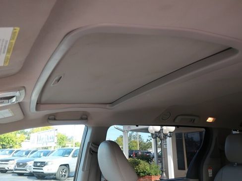 Used 2015 Toyota Sienna XLE Premium image 21