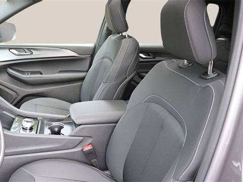 New 2025 Jeep Grand Cherokee L Laredo w/ Luxury Tech Group I image 12