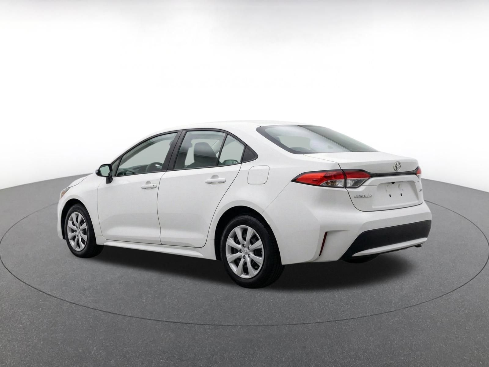 Used 2025 Toyota Corolla LE FWD image 6