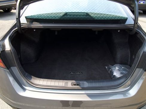 Used 2025 Nissan Altima 2.5 SV FWD image 25