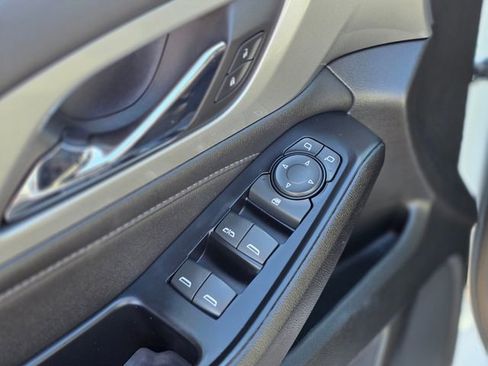 Used 2023 Chevrolet Traverse LT image 20