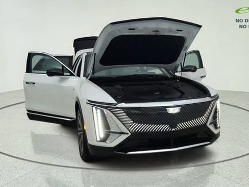Used 2024 Cadillac Lyriq Luxury w/ LPO, Floor Liner Package AWD/4WD image 10
