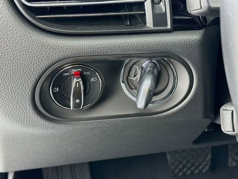 Certified 2025 Porsche Macan image 15