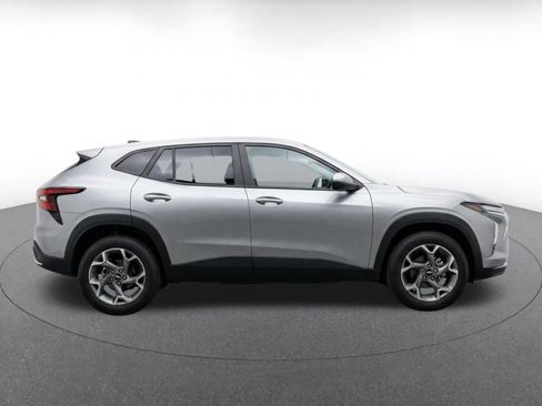 Used 2025 Chevrolet Trax LT w/ LT Convenience Package FWD image 10