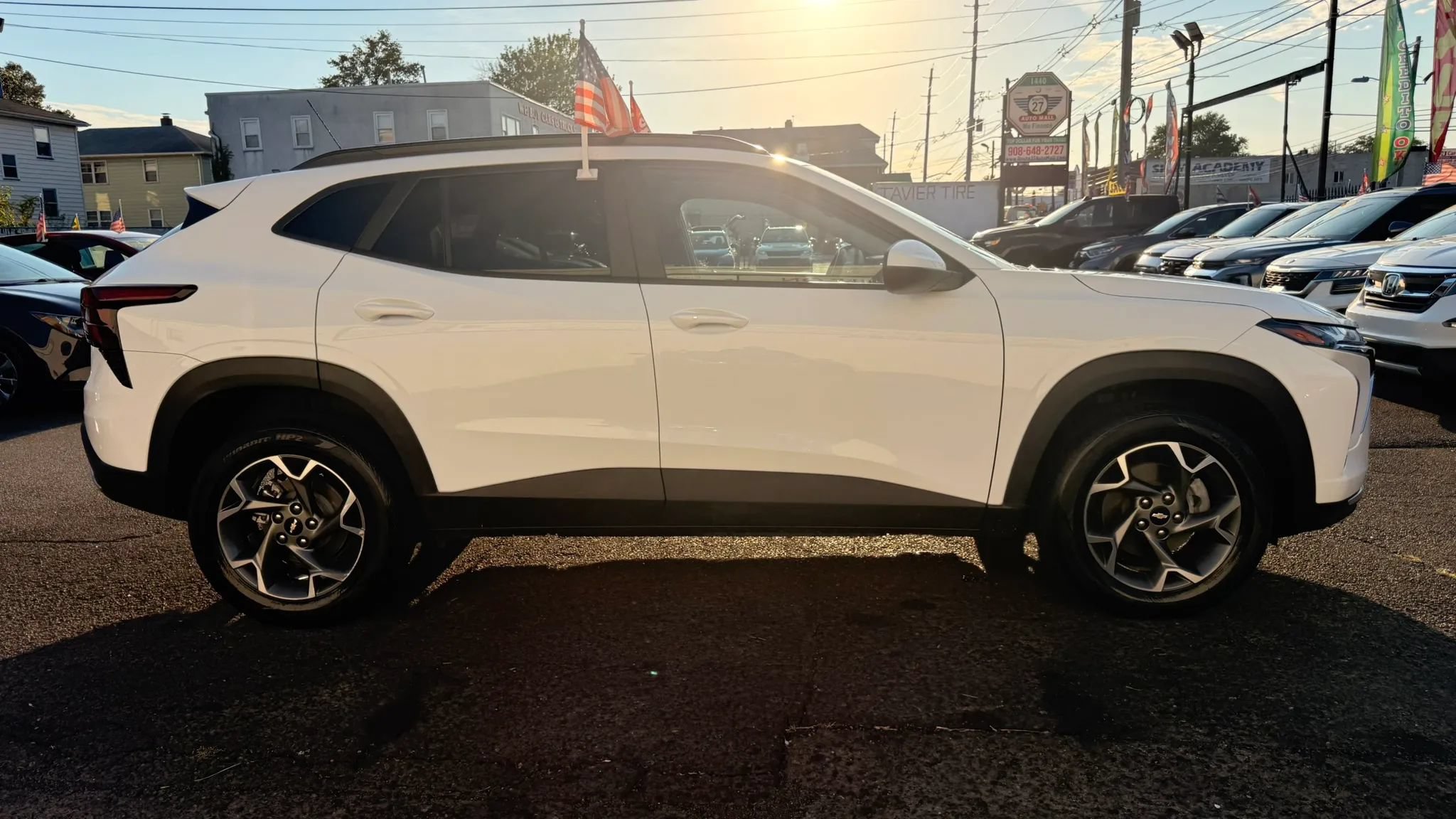 Used 2025 Chevrolet Trax LT w/ LT Convenience Package FWD image 10
