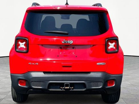 Used 2019 Jeep Renegade Latitude w/ Popular Equipment Group image 6