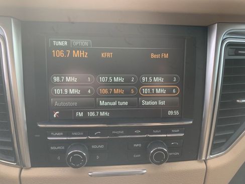 Used 2016 Porsche Macan S image 17