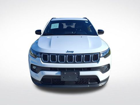 Used 2025 Jeep Compass Latitude AWD/4WD image 2