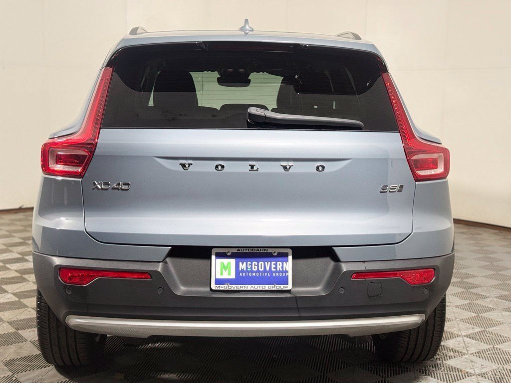 Used 2023 Volvo XC40 B5 Core w/ Convenience Package AWD/4WD image 5