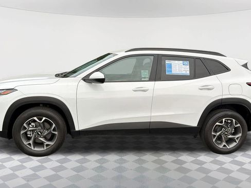 Used 2024 Chevrolet Trax LT w/ Driver Confidence Package image 8