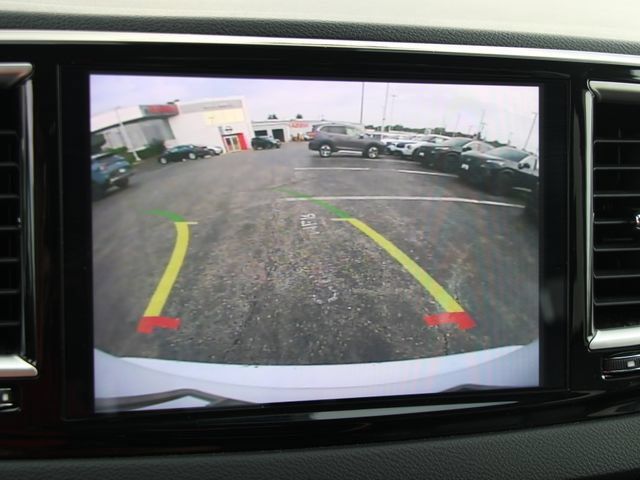 Used 2023 Chrysler Pacifica Touring-L FWD image 21