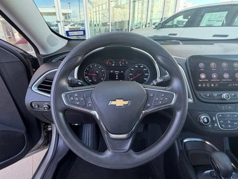 Used 2025 Chevrolet Malibu LT FWD image 19