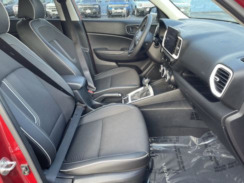 Used 2024 Hyundai Venue Limited image 15