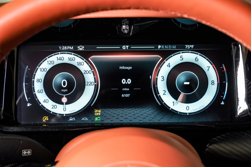 Used 2025 Aston Martin Vanquish RWD image 27