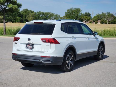 Used 2024 Volkswagen Tiguan SE image 7