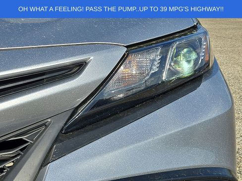 Used 2023 Toyota Camry SE FWD image 9