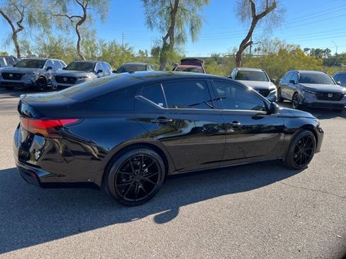 Used 2023 Nissan Altima 2.5 SR w/ SR Premium Package image 12