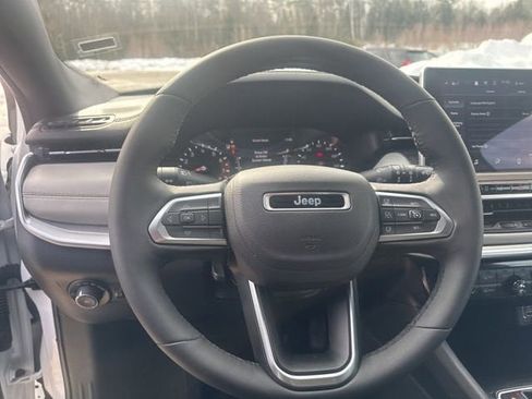 Used 2025 Jeep Compass Limited image 13