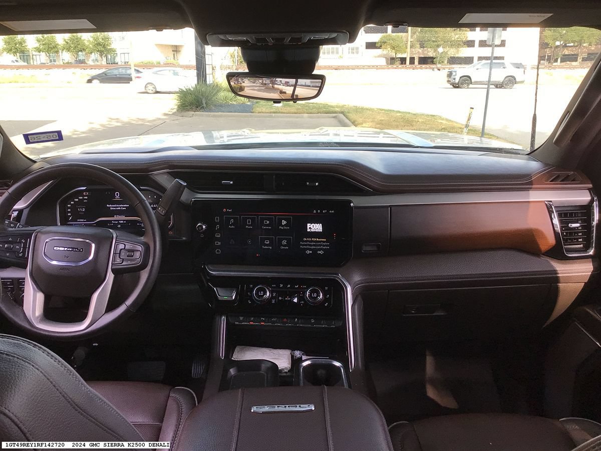 Used 2024 GMC Sierra 2500 Denali w/ Denali Reserve Package AWD/4WD image 12