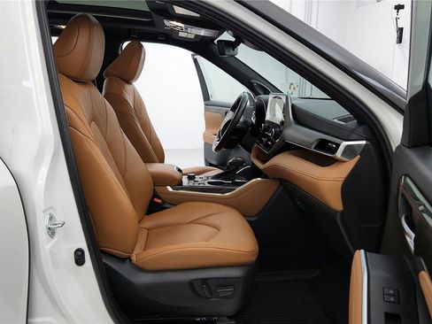 Used 2023 Toyota Highlander Platinum image 29