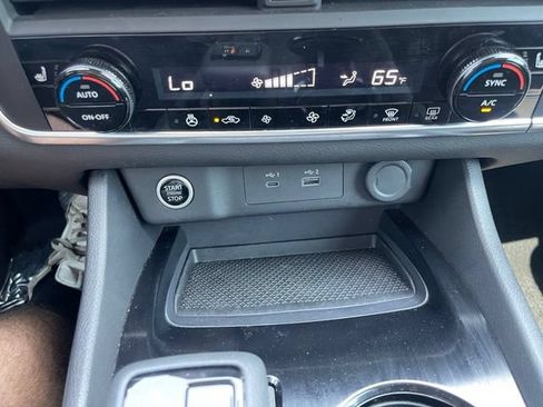 Used 2023 Nissan Rogue SV w/ SV Premium B Package FWD image 21