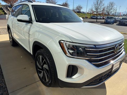New 2026 Volkswagen Atlas SE image 4