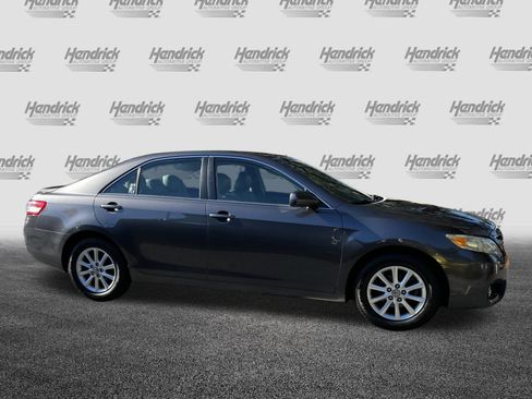 Used 2011 Toyota Camry XLE image 10