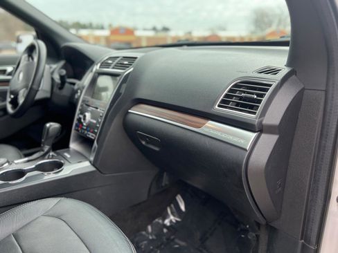Used 2018 Ford Explorer Limited image 44