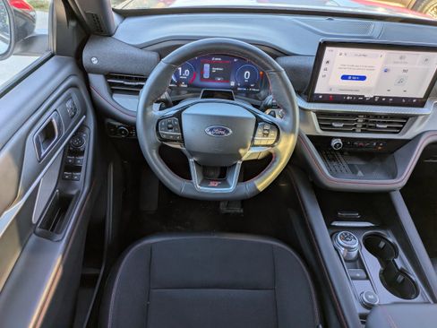 Used 2025 Ford Explorer ST AWD/4WD image 16