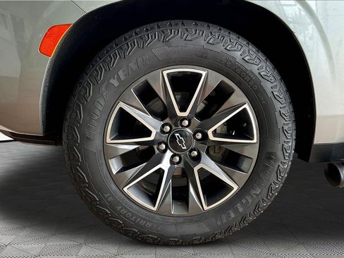 Used 2023 Chevrolet Suburban Z71 w/ Z71 Off-Road Package AWD/4WD image 33