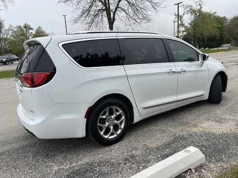 Used 2019 Chrysler Pacifica Limited image 6