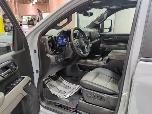 Used 2025 Chevrolet Silverado 2500 ZR2 w/ Technology Package AWD/4WD image 21