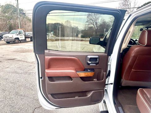 Used 2017 Chevrolet Silverado 1500 High Country image 17